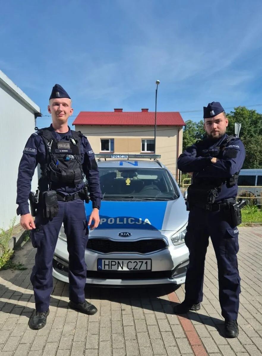 Kosakowo. Pracownik ciężko ranny przy rozdrabniaczu do gałęzi, pomogli policjanci