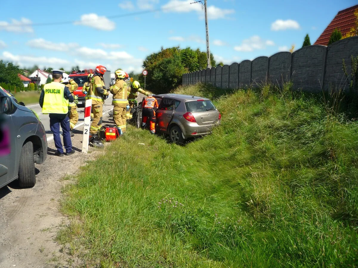 Kościerska Huta. Czołowe zderzenie na DK20, jedna osoba w szpitalu
