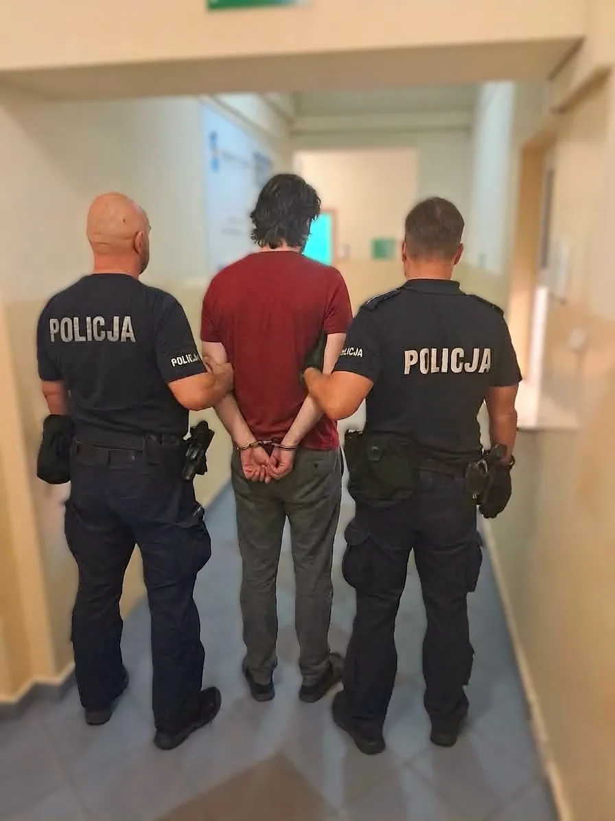 Kościerzyna. 32-latek zatrzymany po kradzieżach kosmetyków i perfum