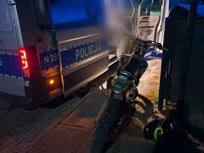 Robakowo. 18-latek na crossie bez uprawnień i OC zatrzymany przez policję